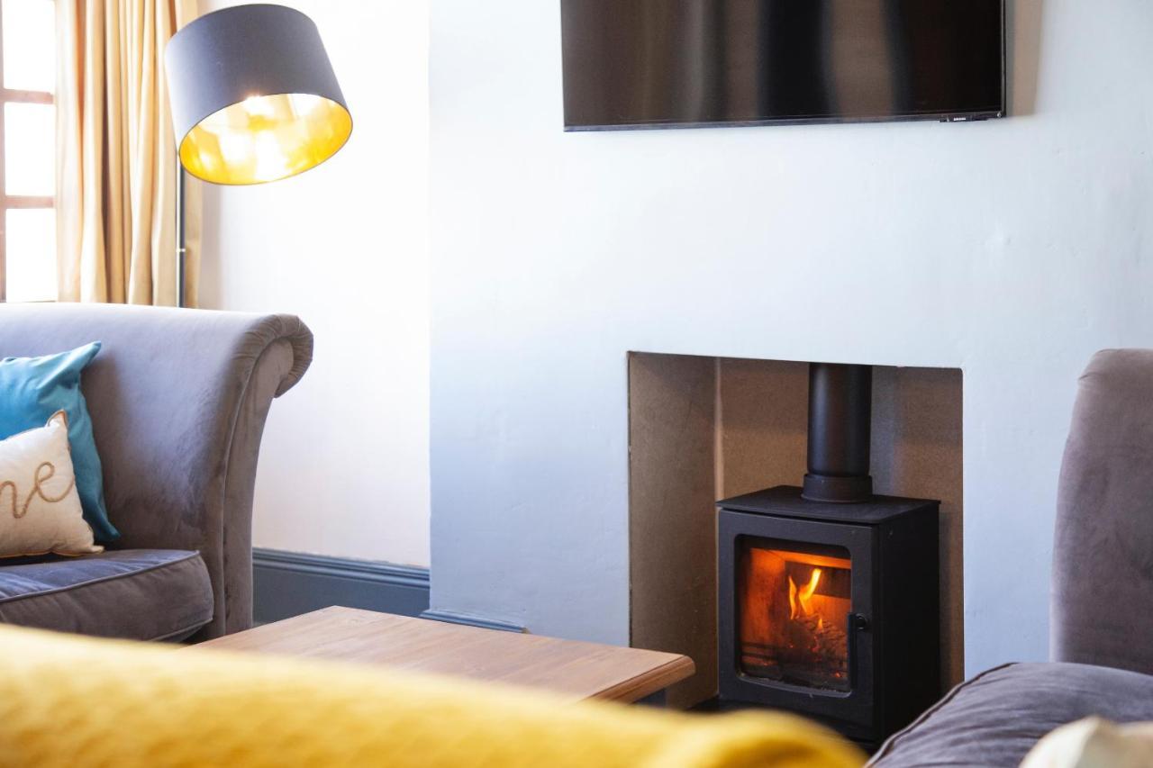 Cosy Open Plan Harbourside Inn With Superking Beds, Wood Burning Stove And Bar Torquay Exterior photo